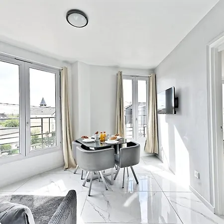 Apartment Friendly And Bright - V